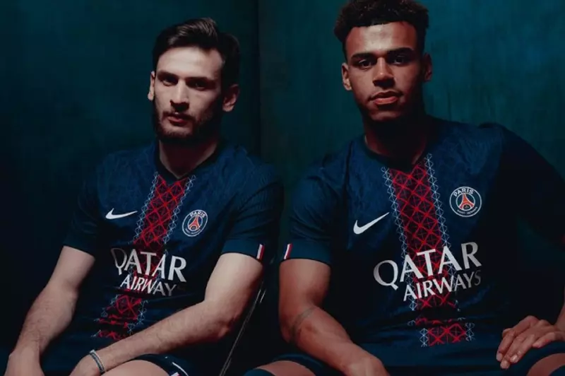 باريس سان جيرمان يُقدّم القميص الأساسي لموسم 2025-2026 بحلة جديدة ومبتكرة