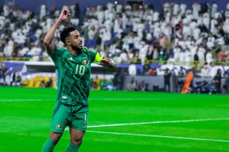 الدوسري يصل لـ100 مباراة بقميص منتخب السعودية