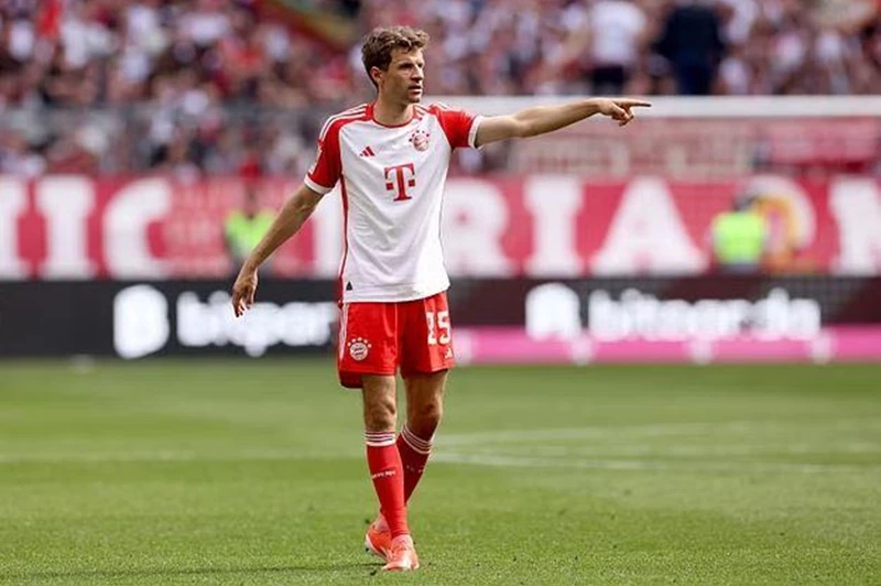 رئيس بايرن ميونخ: أتمنى أن يعود مولر في منصب بالنادي